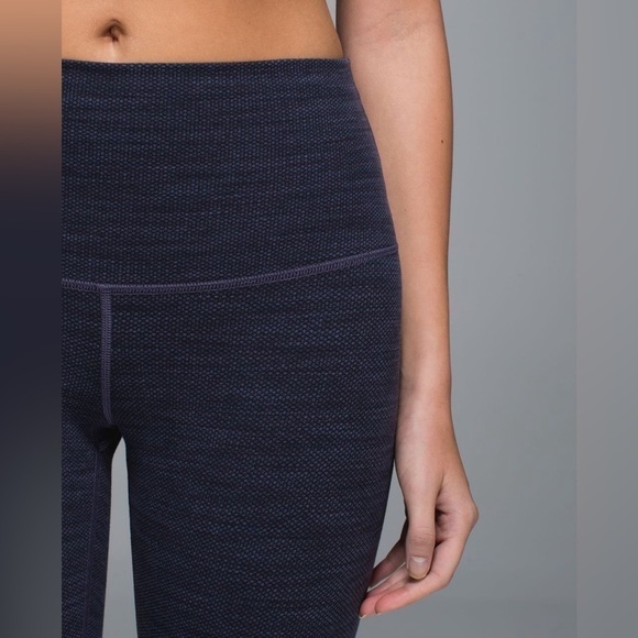 Lululemon Wunder Under Pant Roll Down
Diamond Jacquard Space Dye Black Nightfall - Picture 4 of 9
